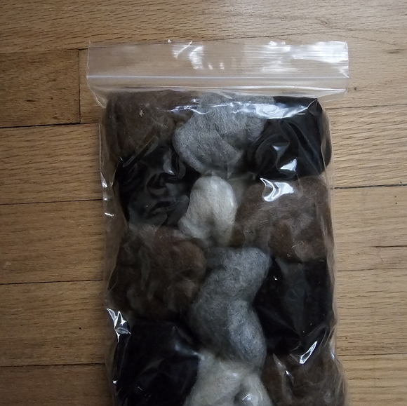 Assorted Colors Shetland Wool Roving Pack New 2 Ounces Per Bag - Picture 3 of 4